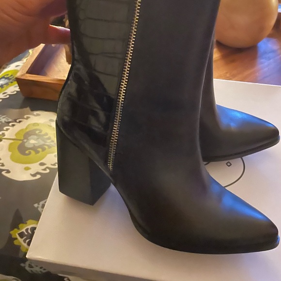 Steve Madden Keegan Heel Boots - Picture 3 of 6